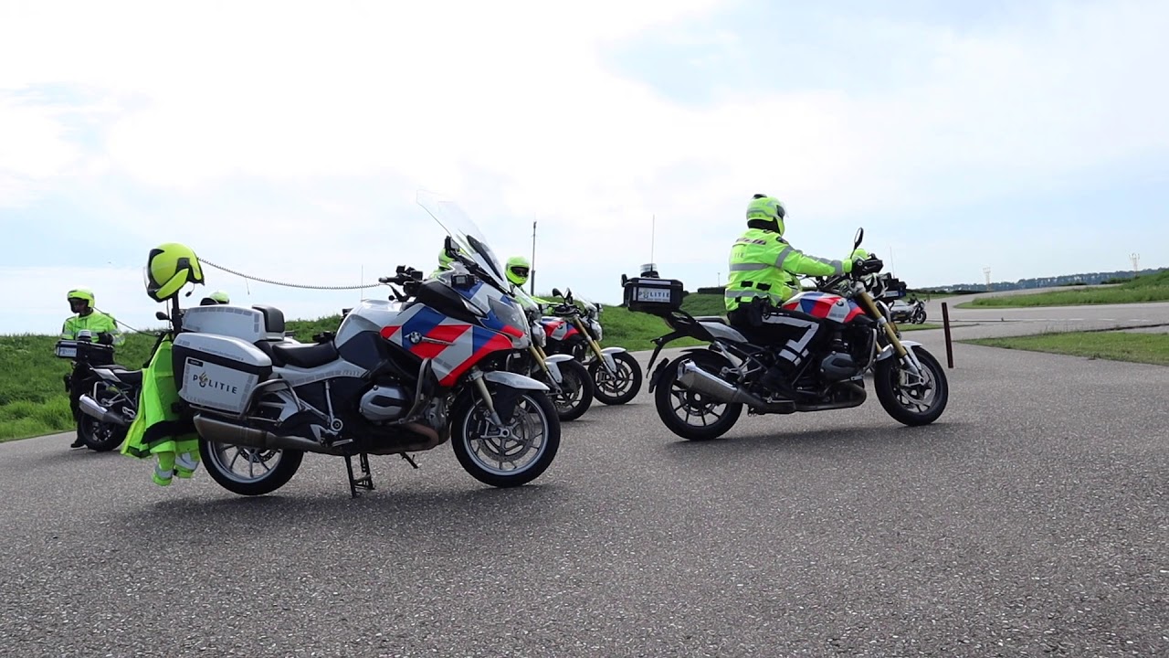 Mandos duikt onder: Politie Motorrijopleiding