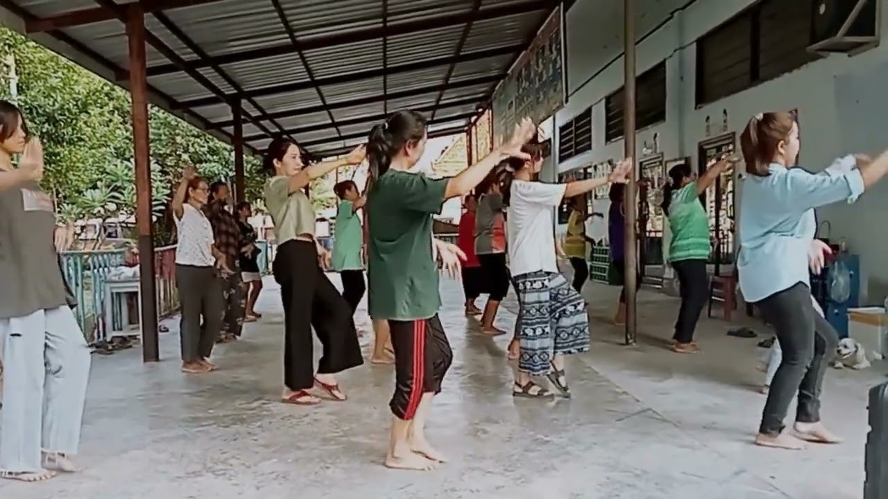 เพลงลำดับที่5 อีสานเมืองม่วน