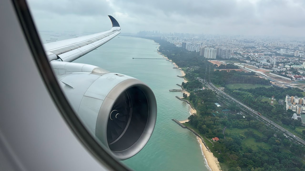 Singapore Airlines A350-900 cloudy approach & landing in Singapore Changi