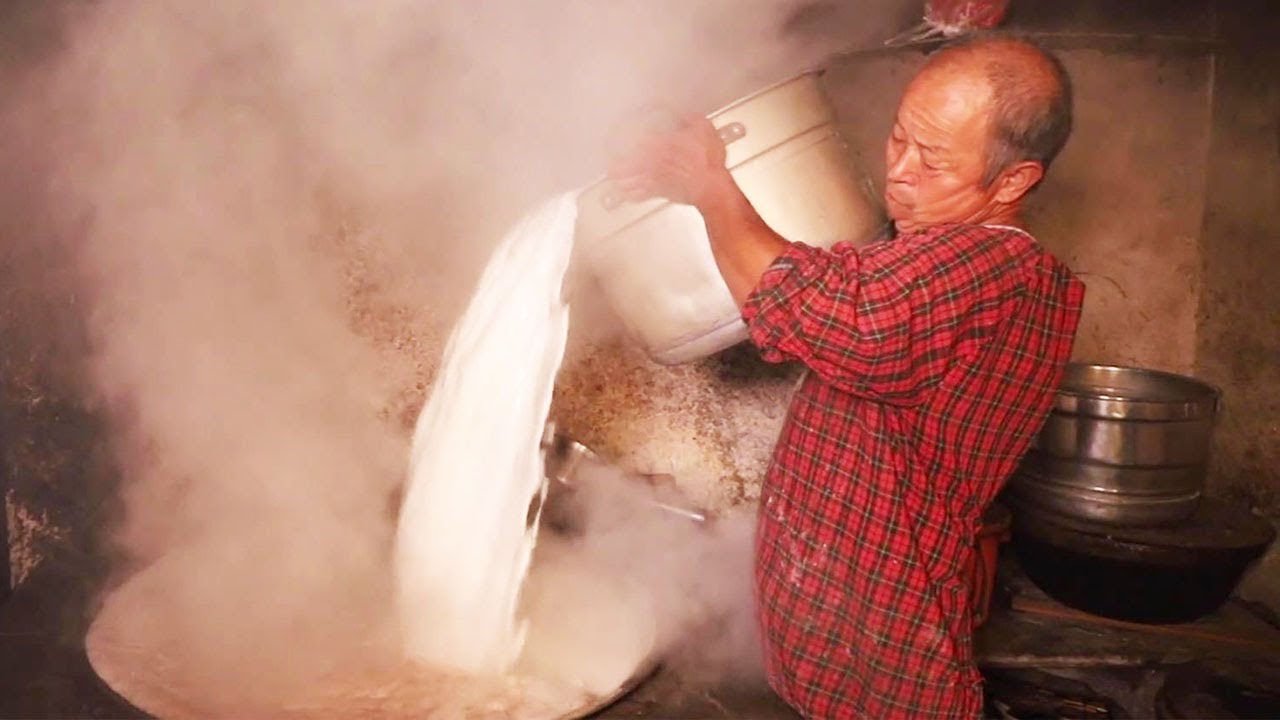 农村大爷卖油茶42年，凌晨起床干一天挣100多，全国谁来都免费教