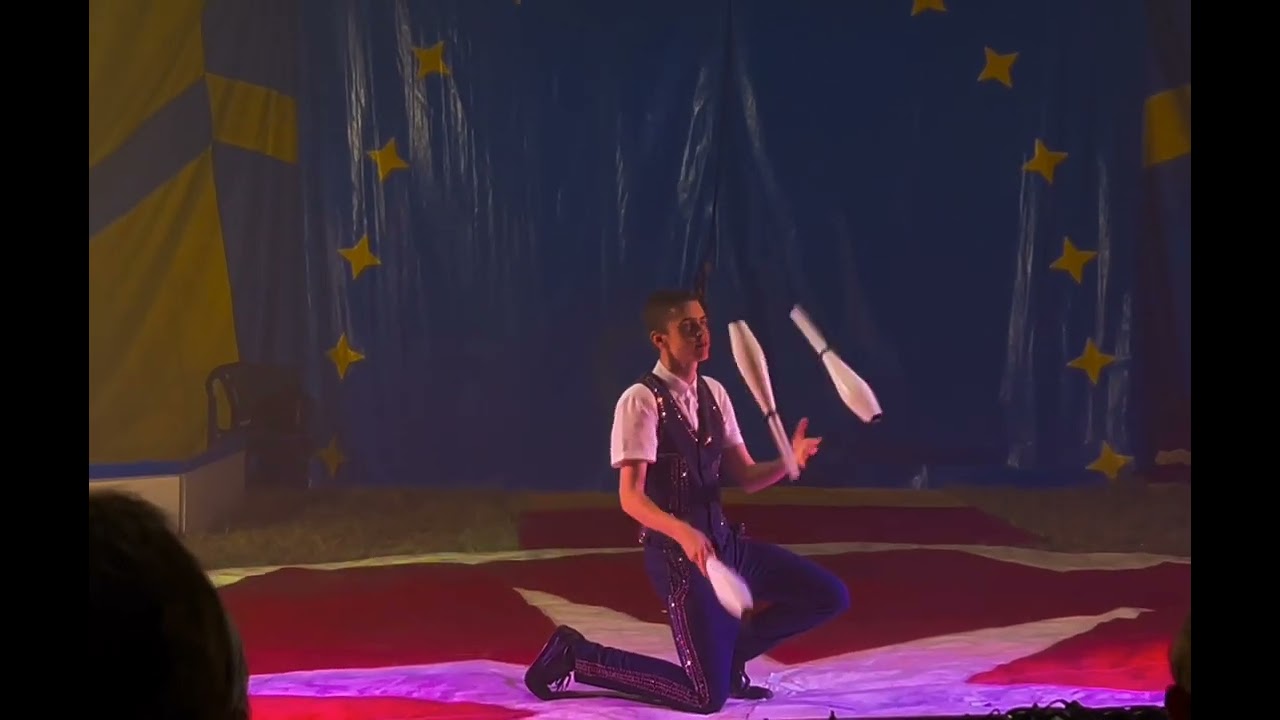 Túri Ádám zsonglőr - Donnert Cirkusz 2023.