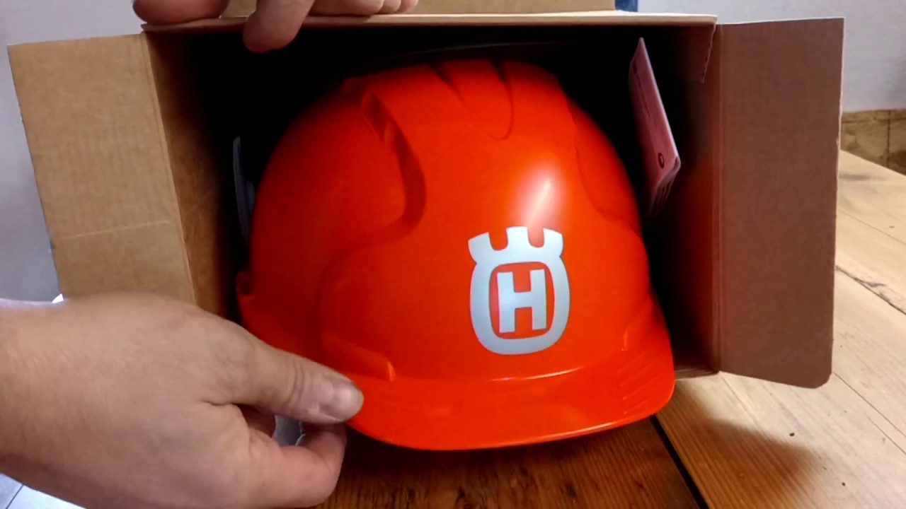 UNPACKING AND SETUP Forest Helmet Husqvarna Classic