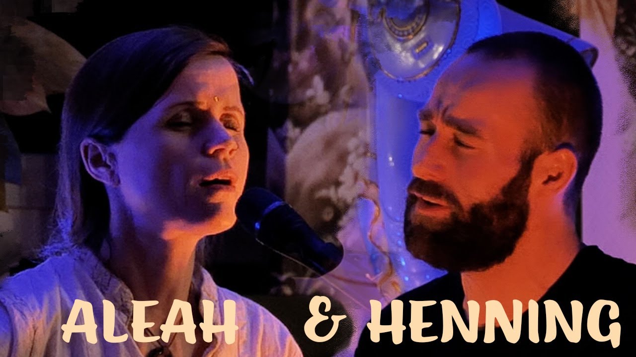 Heart Lotus (Aleah Gandharvika & Henning Hantelmann) perform Jay Bajaranga Bali