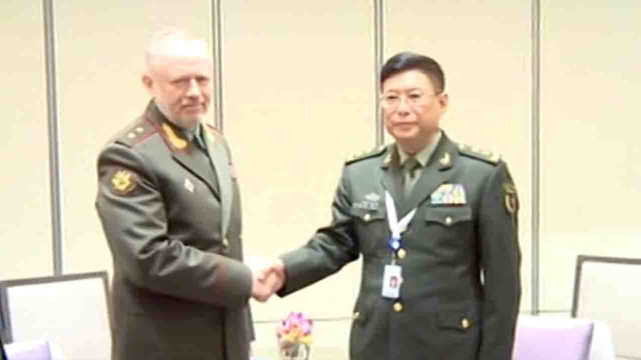 Chinese, Russian officials laud bilateral military ties