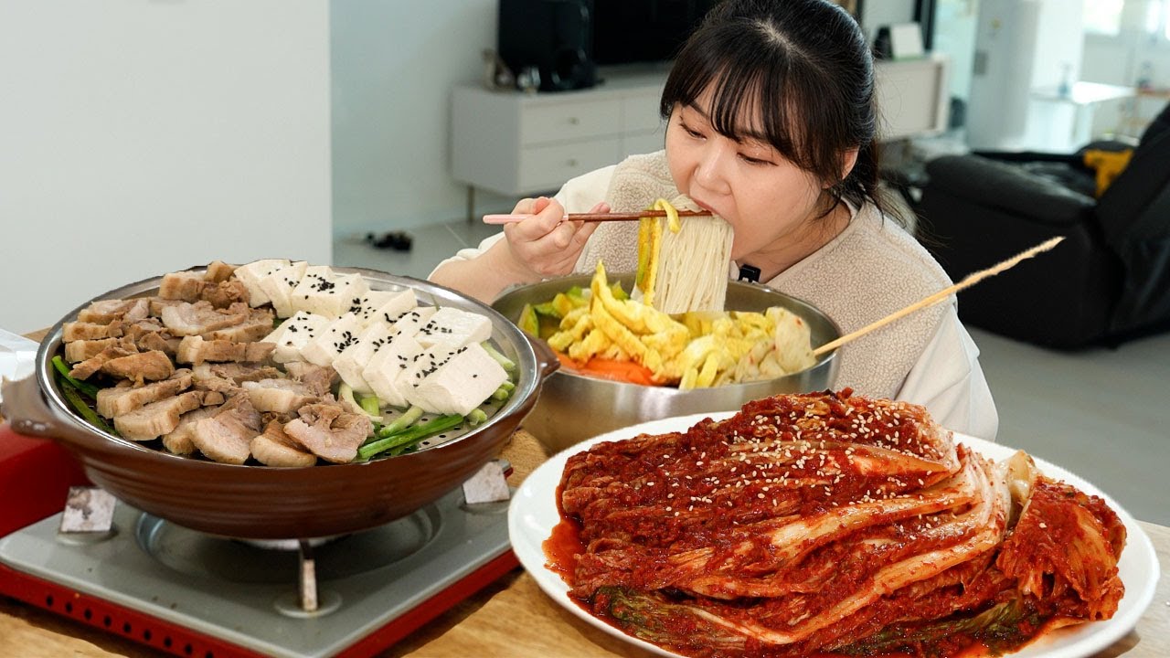 Боссам (вареная свинина и кимчи), тофу, банкетная лапша🥩🍜Отличное сочетание! Мукбанг