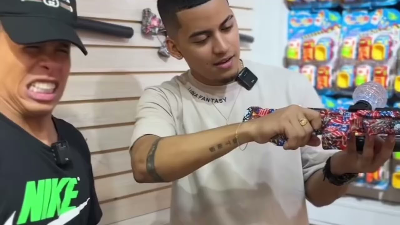DANIELA COMPRA LOS REGALOS DE LOS HIJOS / OMI CAMACHO