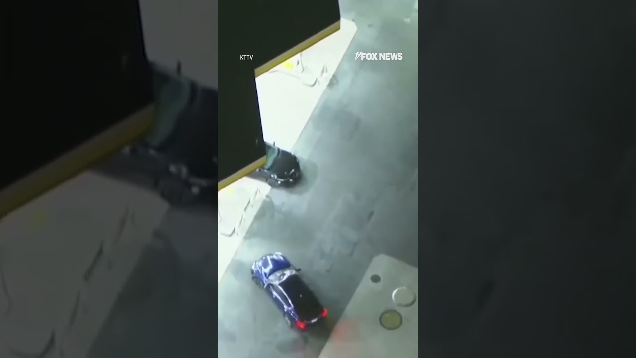 WATCH: Suspect stops for gas in the middle of police chase #shorts #chase #news #usa #police