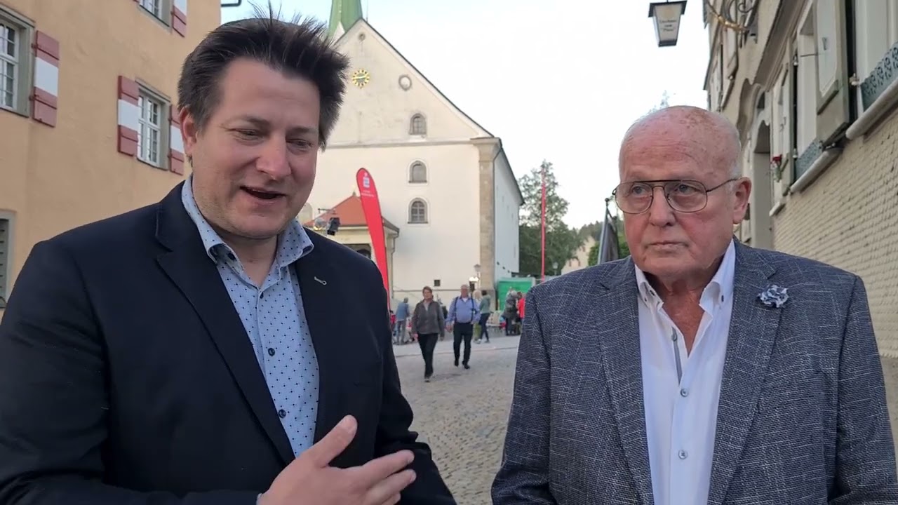 Weiler-Simmerberg: Tobias Paintner, 1. Bürgermeister und Gerd Zimmer, Autor und Heimatpfleger