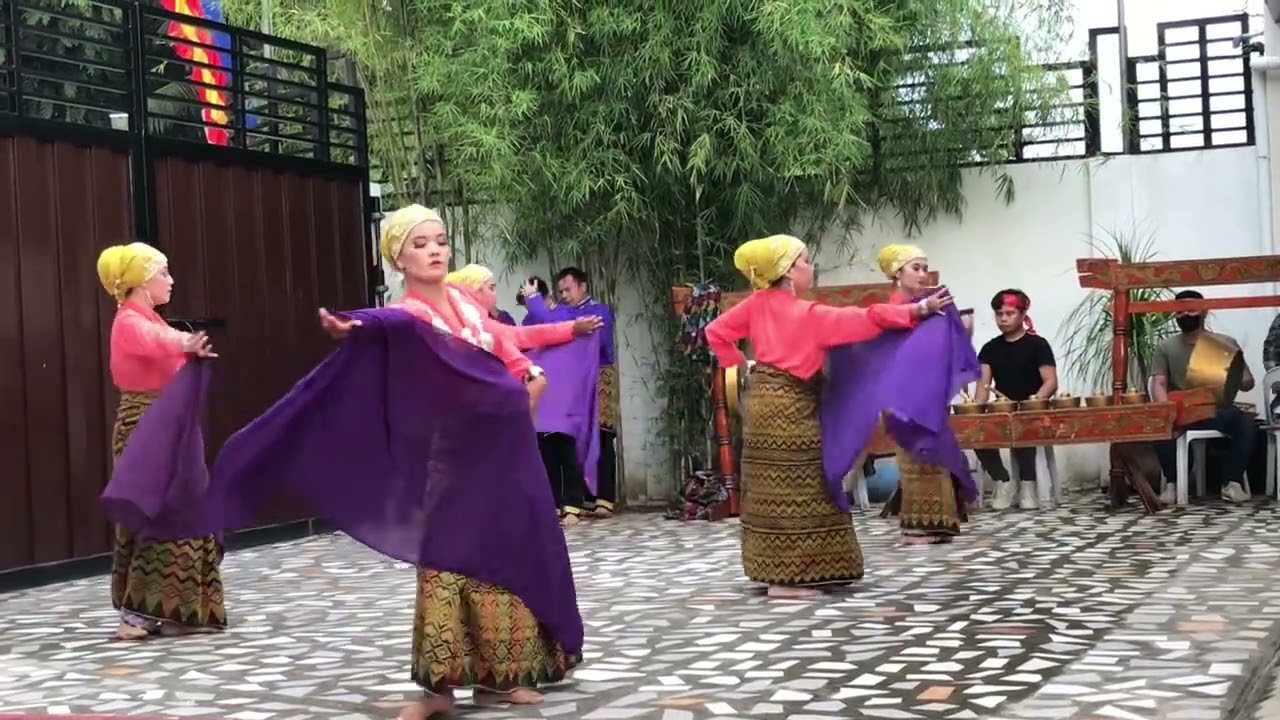 Kapamalong-malong & kadtendung By: Kutawato Dance Bureau