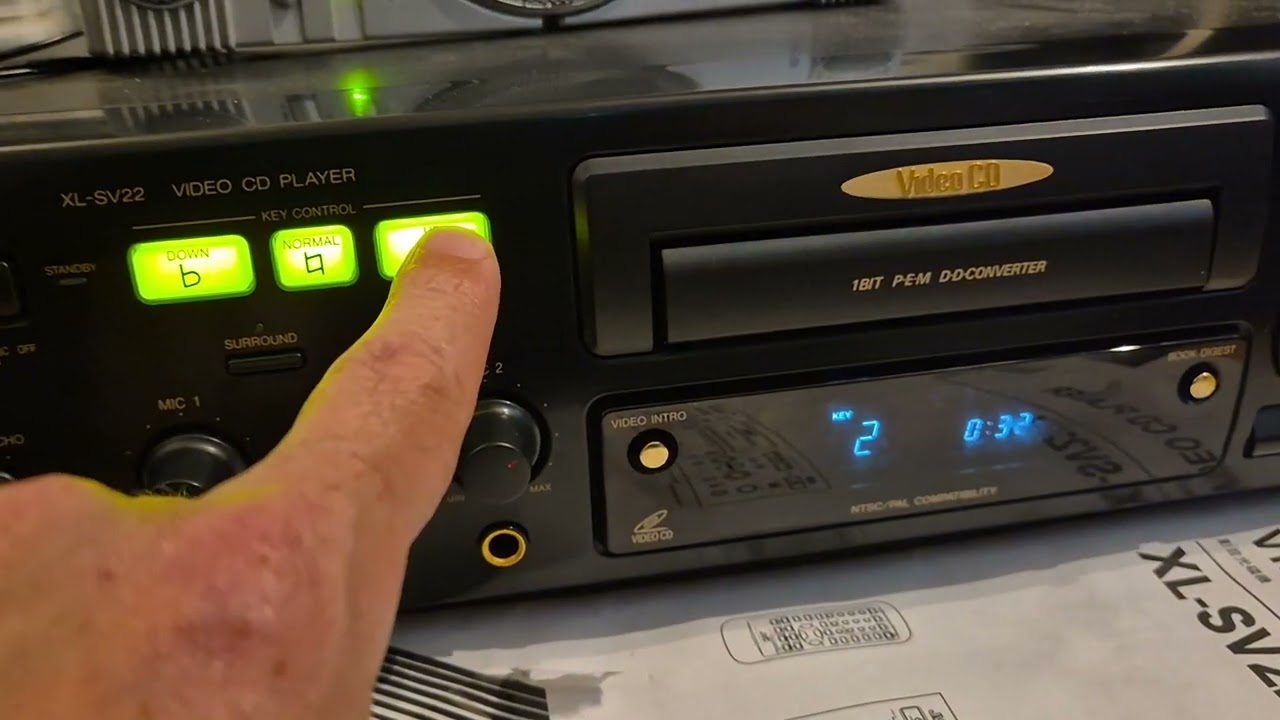 JVC XL-SV22 Video CD Player NTSC/PAL Compatible 2x Mic Inputs