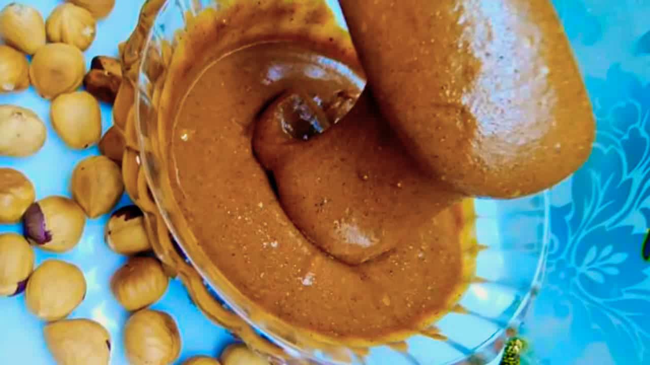 براليني البوفريوة و اللوز بطريقة سهلة جدا  noisette & amande pâte praliné