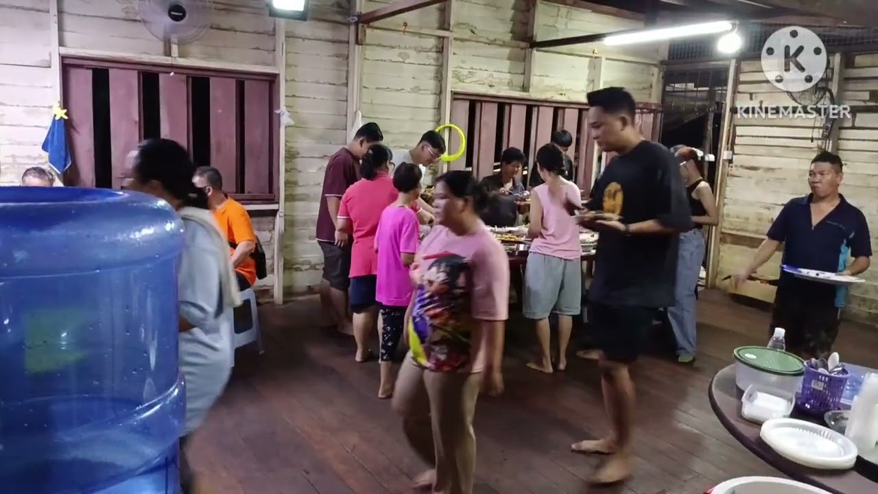 Malam pembuka tahun baru Cina bersama keluarga.