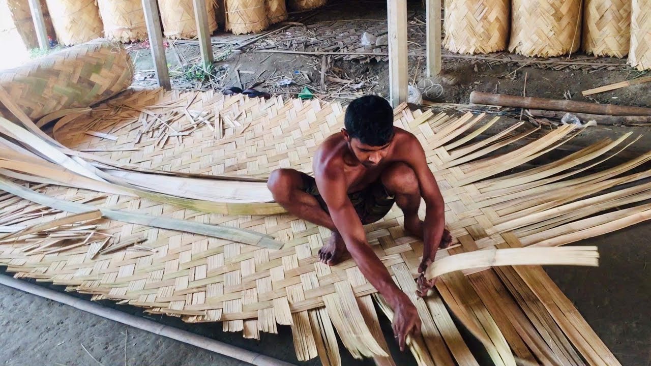 বাঁশ দিয়ে কিভাবে বাঁশের চাটাই তৈরি করে দেখুন।। Village Bangla