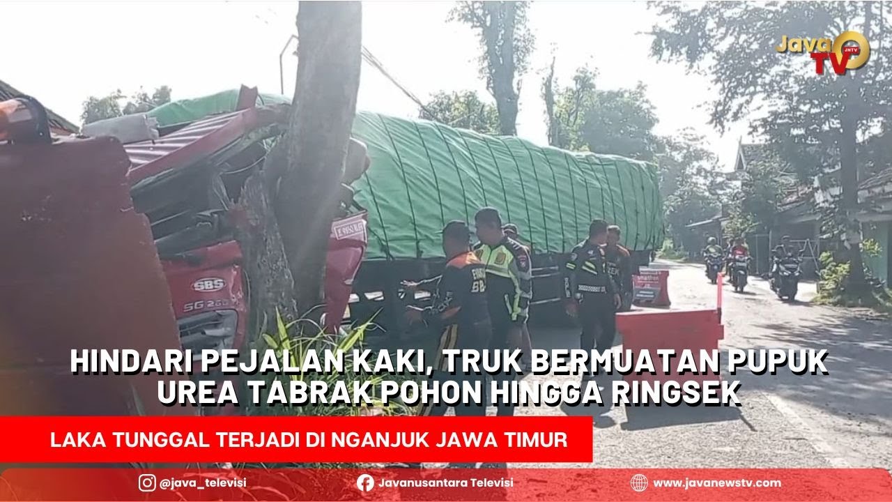 Hindari Pejalan Kaki, Truk Bermuatan Pupuk Urea Tabrak Pohon hingga Ringsek