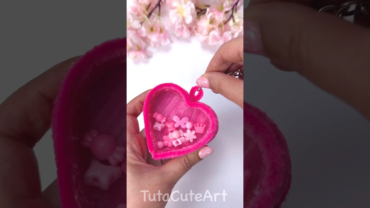 DIY Gift Idea 💗 Cute Keychain Pipe cleaners