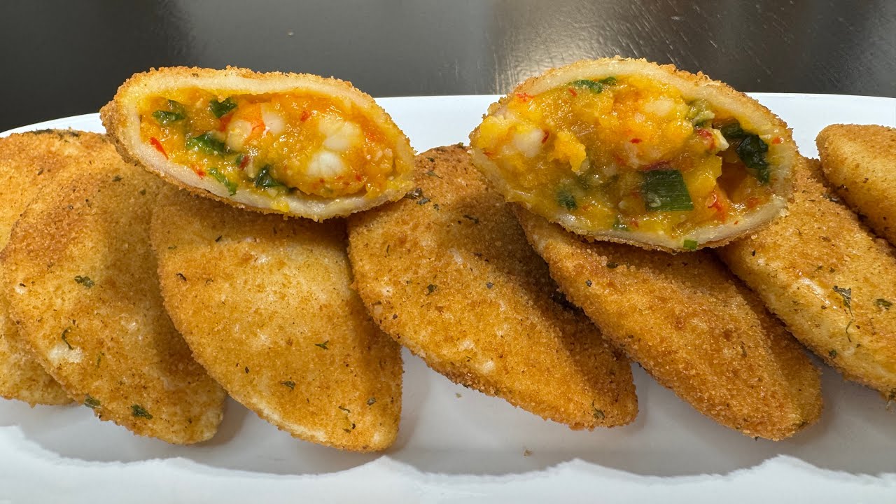 Portuguese Shrimp Empanadas (Riss&oacute;is de Camar&atilde;o)