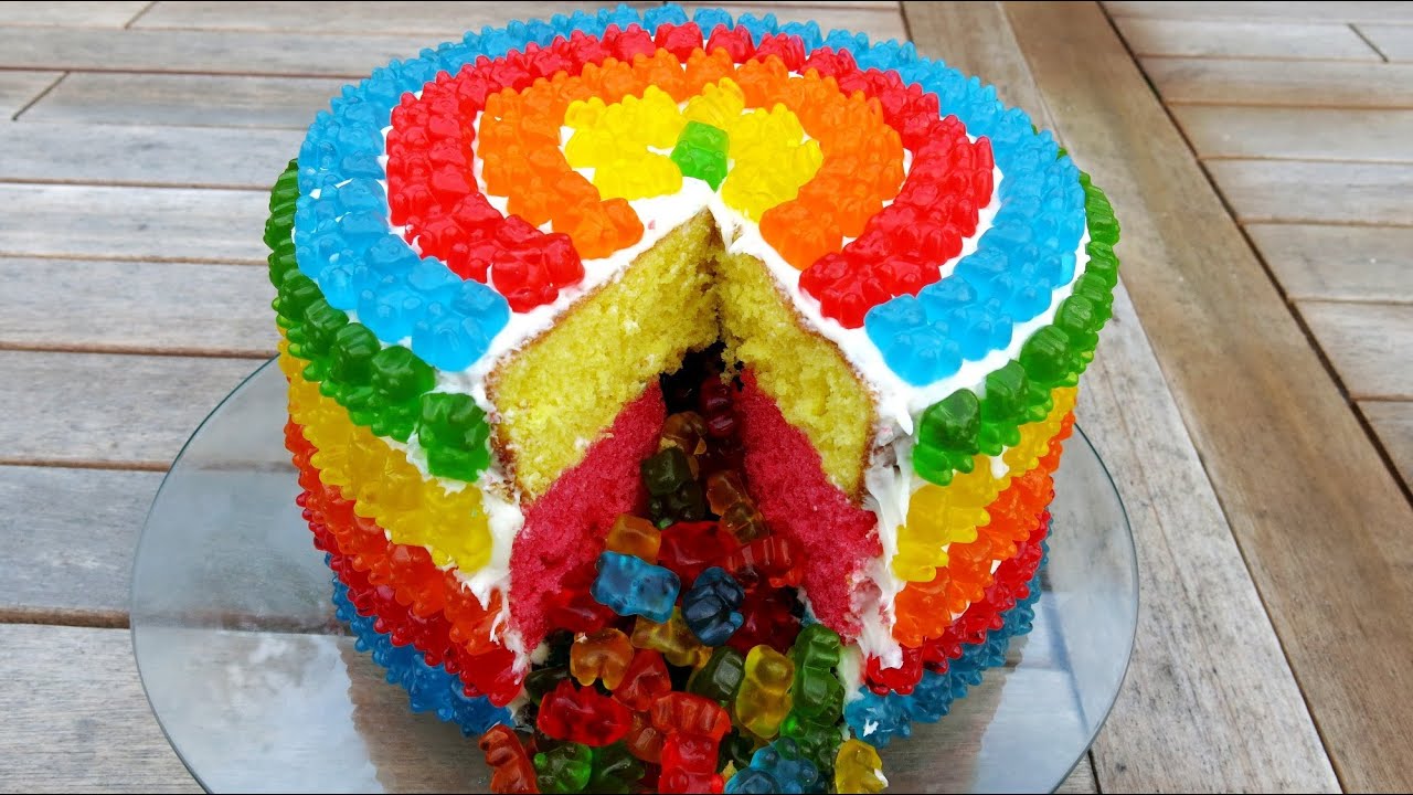 RAINBOW GUMMY BEAR PIÑATA CAKE