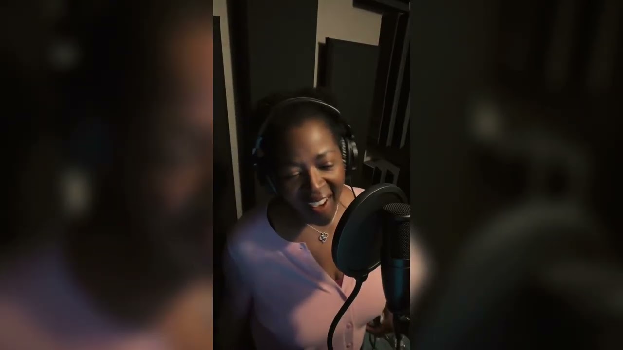 Sunday Morning - No Doubt (Cover) Maneesha Jones - Vocals