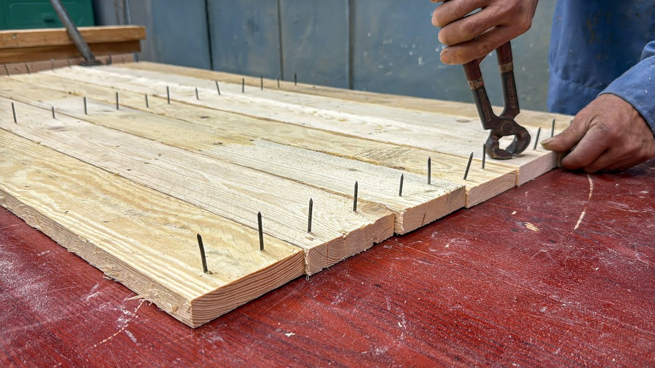 Don't Throw Away Your Old Pallets! Watch Me Transform Them into a Unique and Sturdy Chair