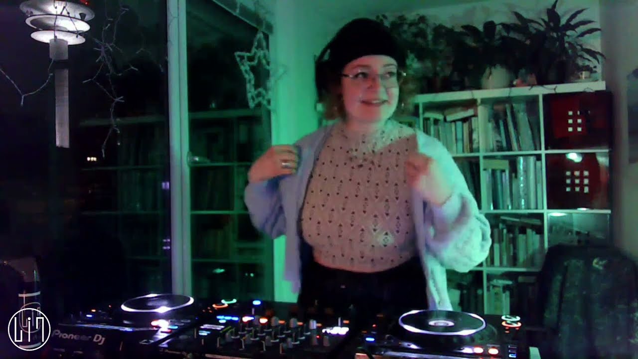 Hannah mit Hut @ Female Power 01.22
