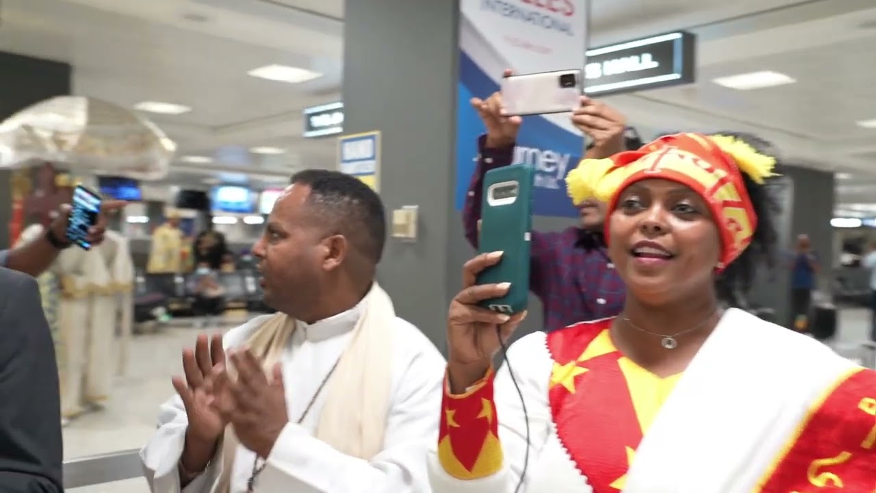 ብፁእ ወ ቅዱስ ኣቡነ ማትያስ ቨርጂንያ ኣብ ዝርከብ ዓለምለኸ መዕርፎ ነፈርቲ ዳላስ እንትበፅሑ ብተጋሩ ድሙቅ ኣቀባብላ ተገይርሎም።
