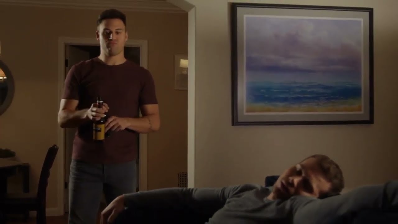 9-1-1 6x12 Buck fall asleep on eddie&rsquo;s couch