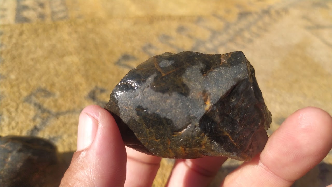 pedra onix como e ela quebrada por dentro?