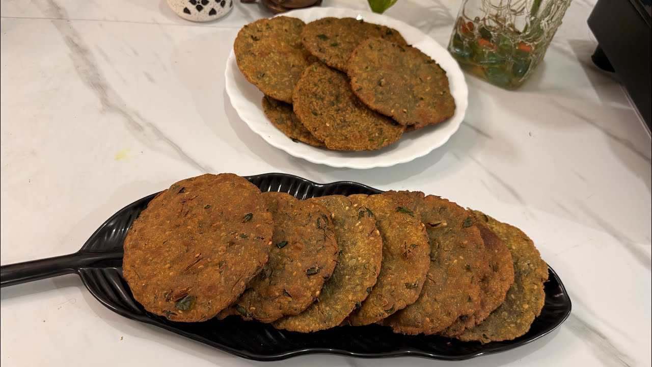 बाजरीच्या पिठाच्या खुसखुशीत तिखट पुऱ्या | How To Make Spicy Puri | Bajrichya Pithachya Purya Recipe!