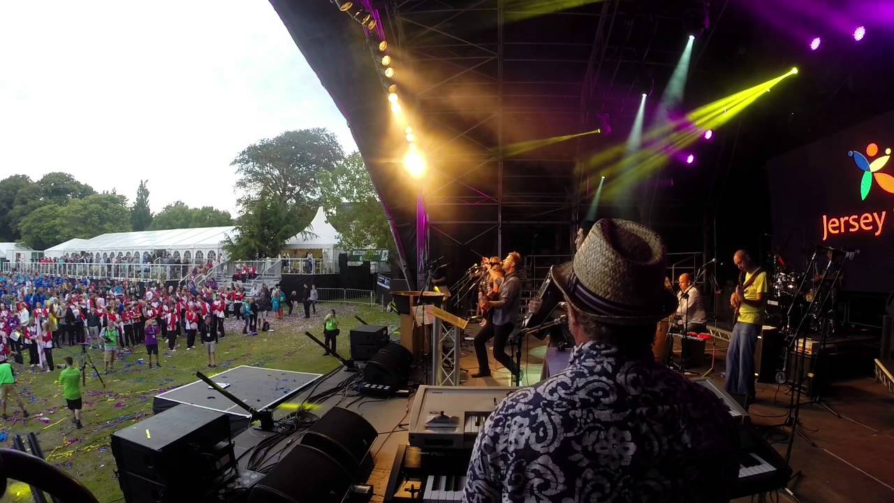 Badlabecques perform Tandi at Island Games