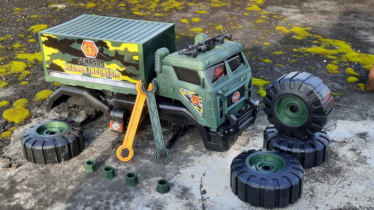 Merakit Mobil Mainan Truk Tentara Indonesia, Mobil Truk Box, Rakit Mobil Mainan Baru