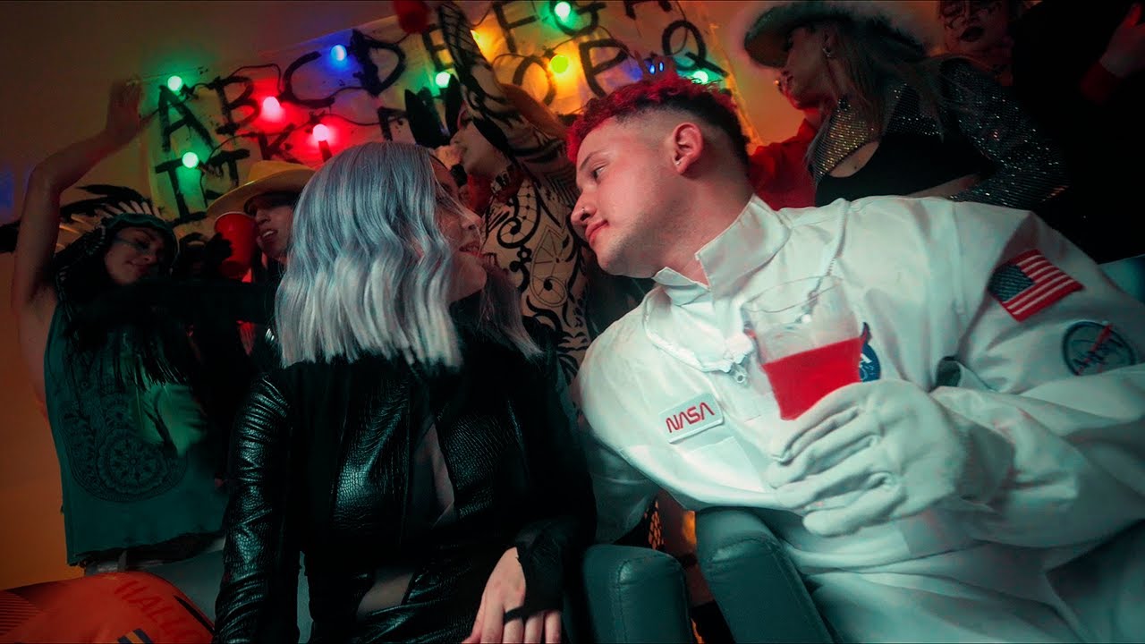 Sheeno x Pau Laggies - HOLA (Video Oficial)