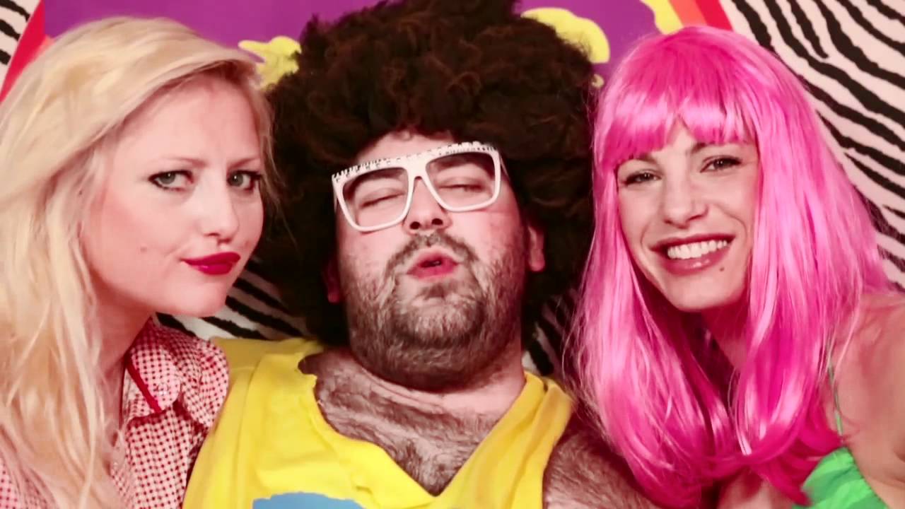 PARODIE DE LMFAO: LMFTOTO // Ca y est ma meuf est partie (Officiel)