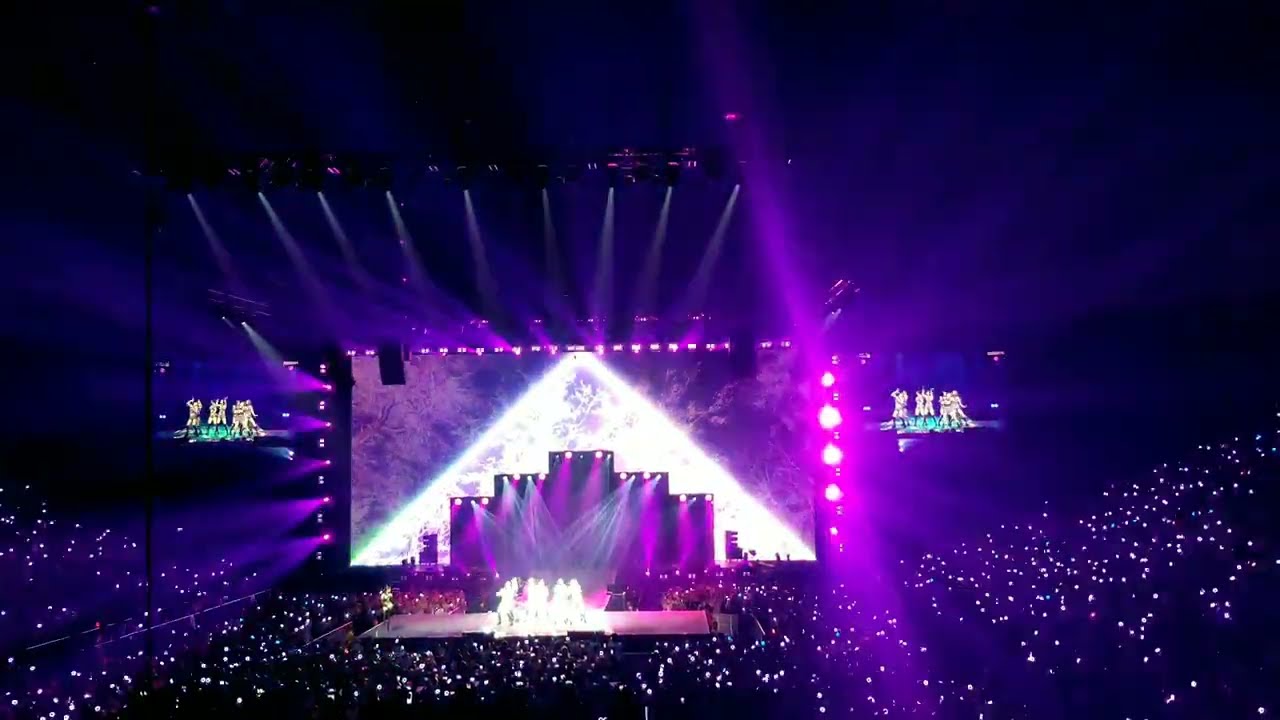 230907 TWICE MORE & MORE London Concert Day 1 - The O2 - 5th World Tour 'Ready To Be'
