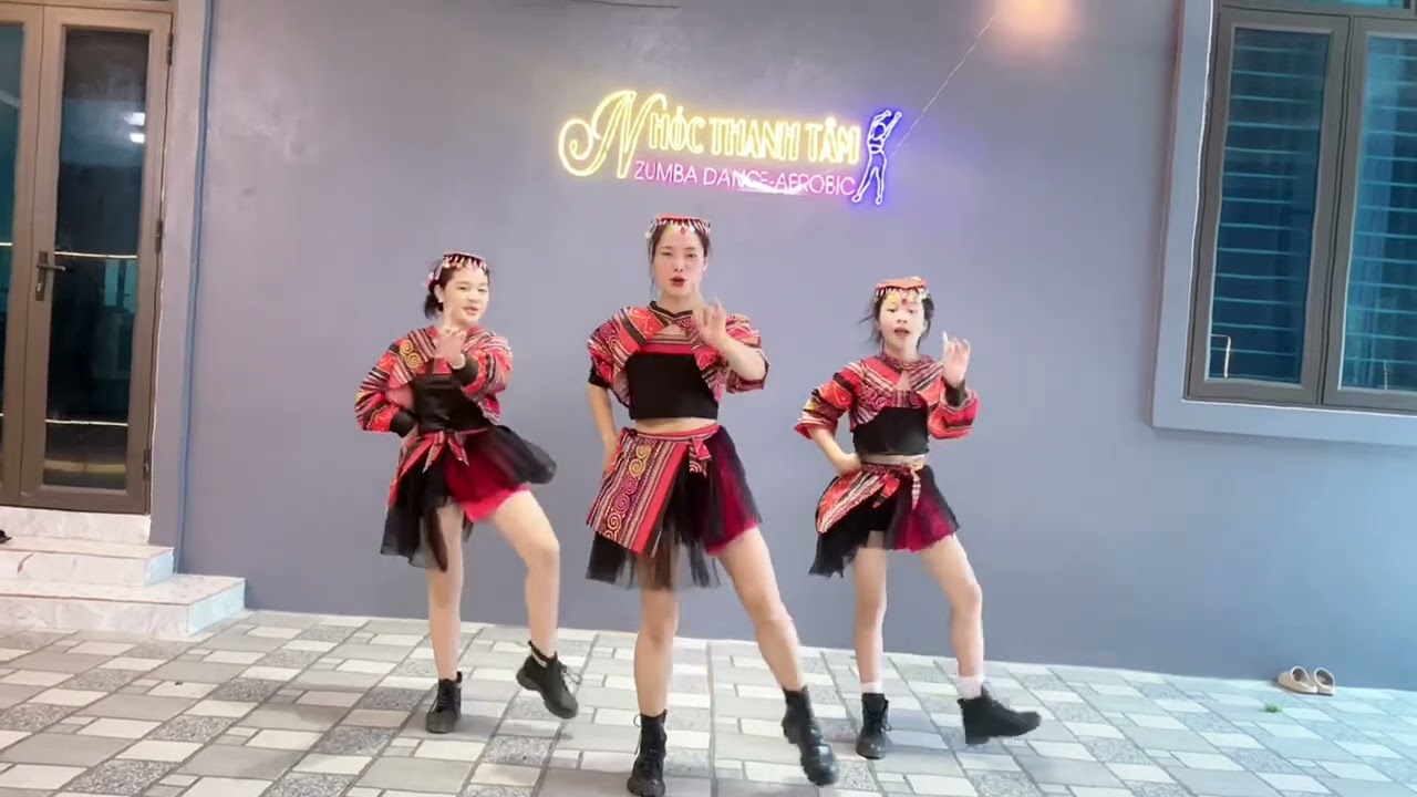 Cô giao vung cao