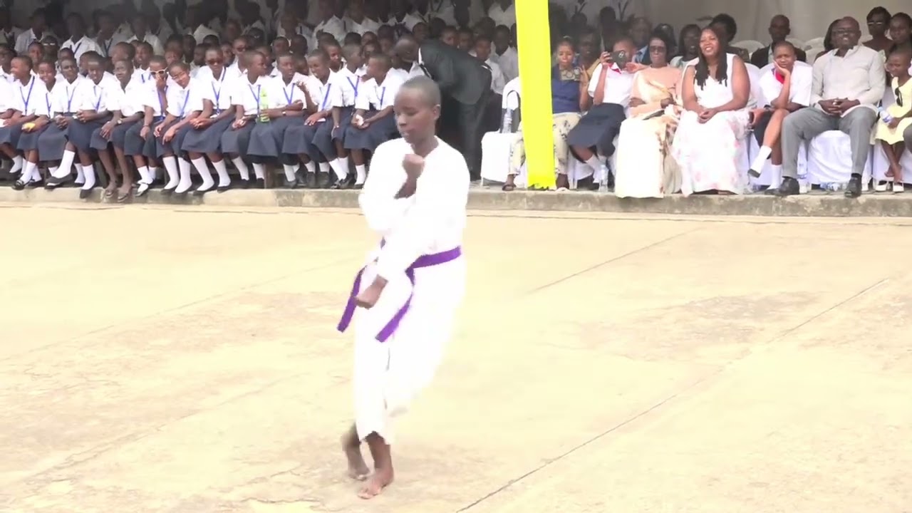 ABAKOBWA BAKINA  UMUKINO WA KARATE MURI GROUPE SCOLAIRE NOTRE DAME DE LOURDES BYIMANA