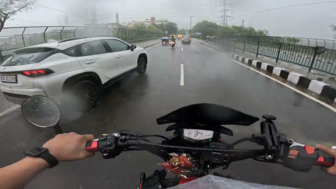 Delhi ka drainage system khtm hai es baar bhi #vloglife #motovolgger #bikelovers #rider 