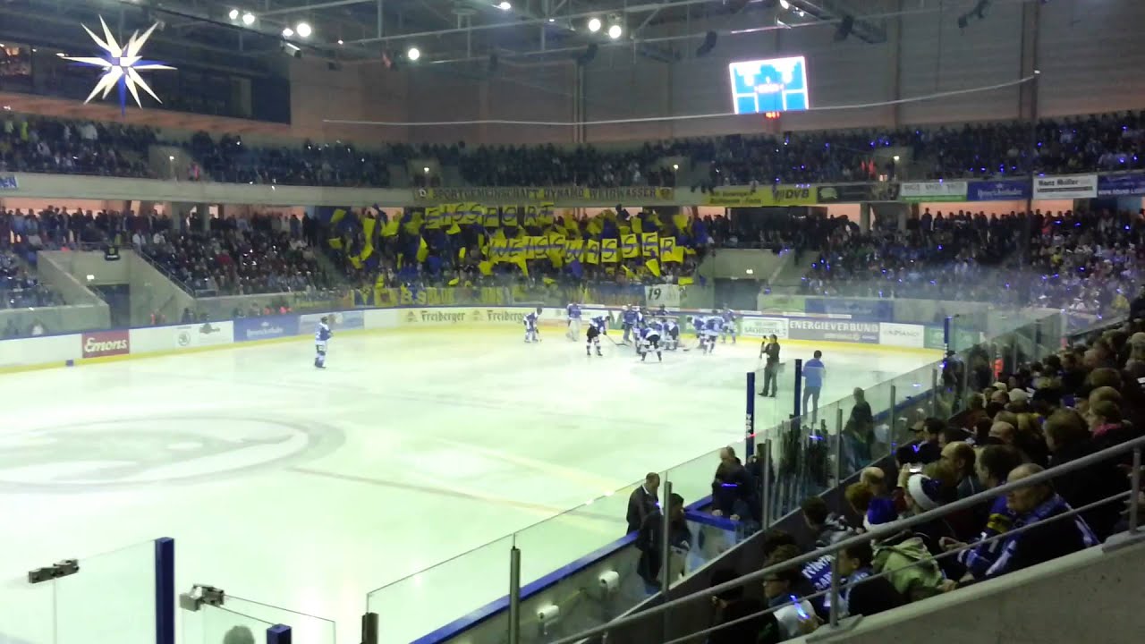 26.12.2013 Choreo Fanszene Weisswasser / Eislöwen Dresden - Lausitzer Füchse 2:3