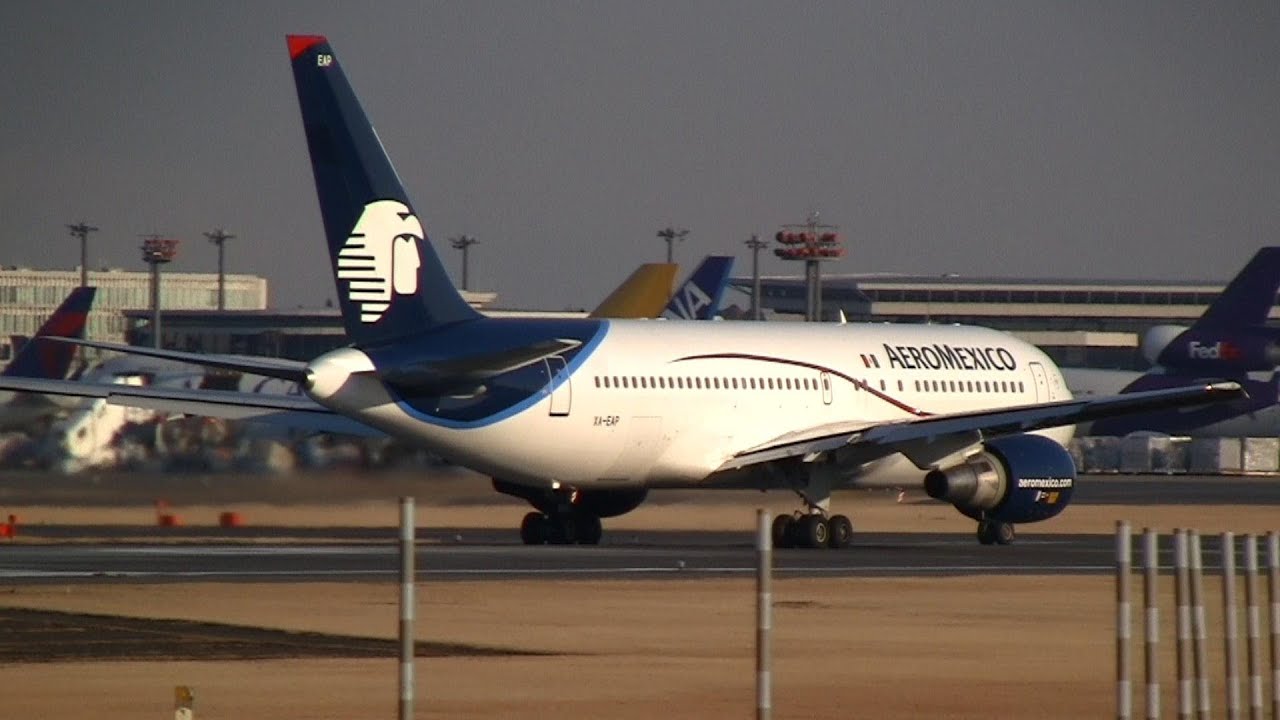 AeroMexico Boeing 767-25D/ER XA-EAP Take off at Narita