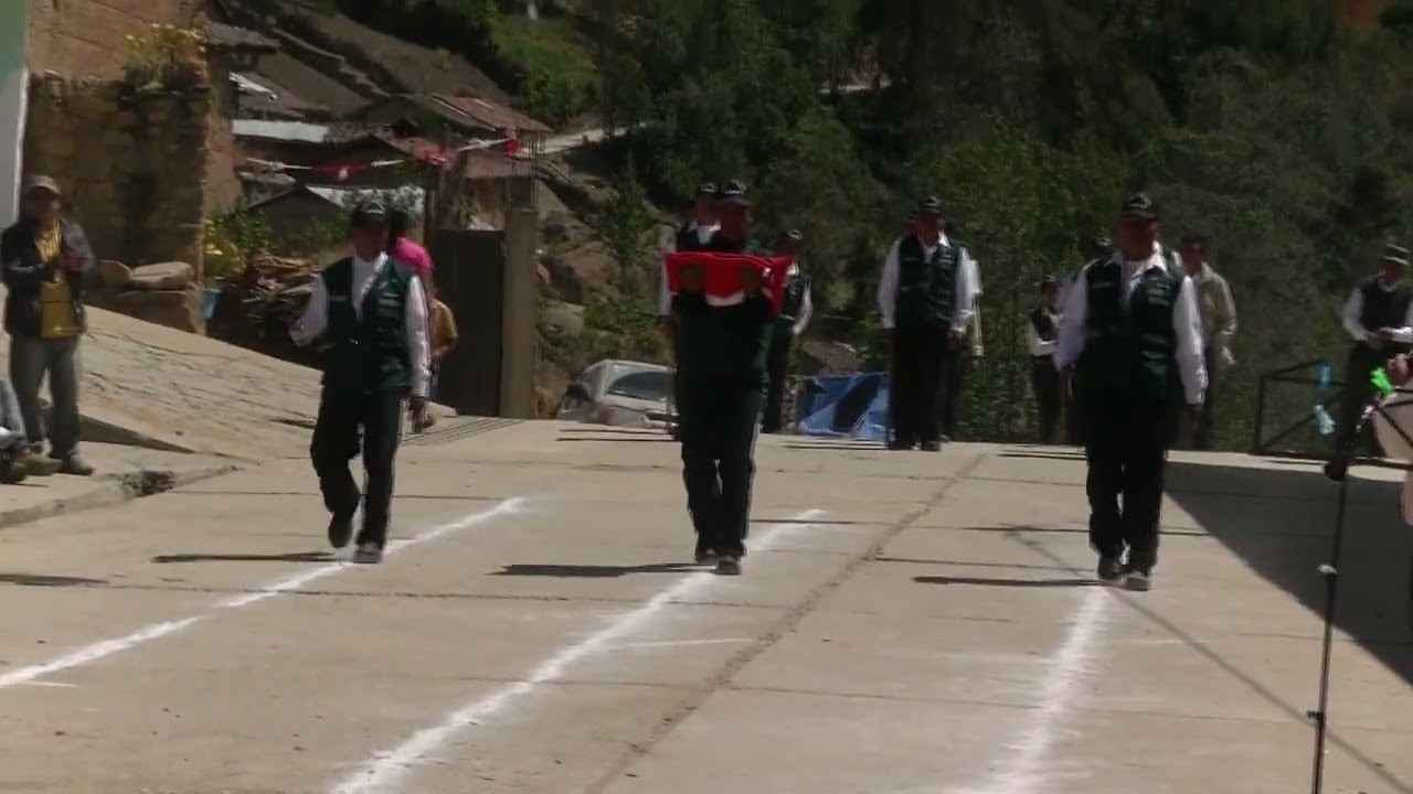 2012 Izamiento de la bandera en Huacchis Huari Ancash Perú
