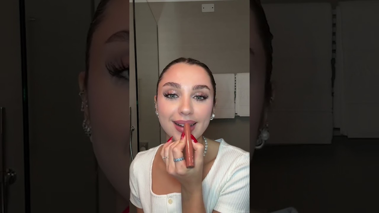 Carlotta Fiasella e i trucchi per truccarsi - Live 13/12/2023