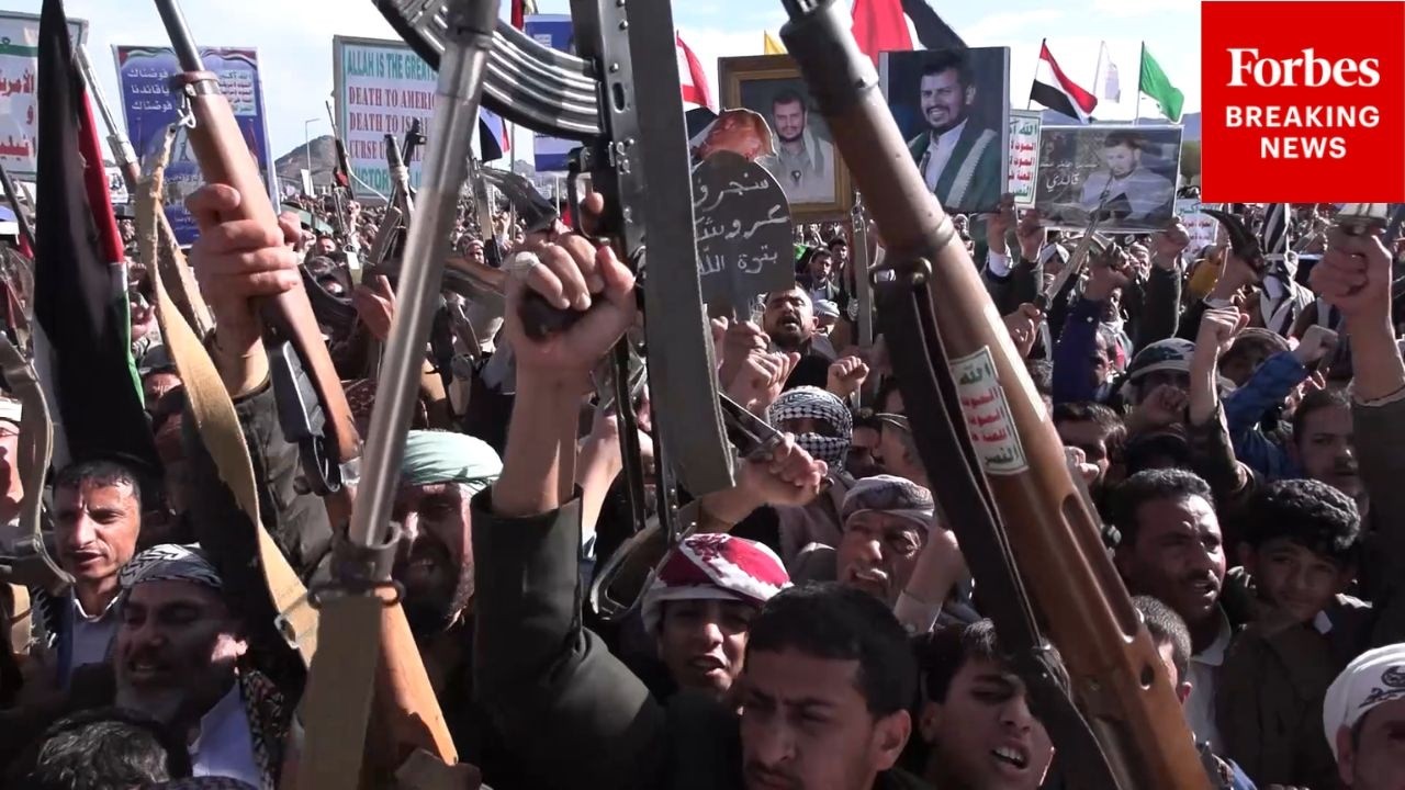 RAW VIDEO: Houthis Hold Mass Rally In Sana'a, Yemen, Amid Entry Into Iran War