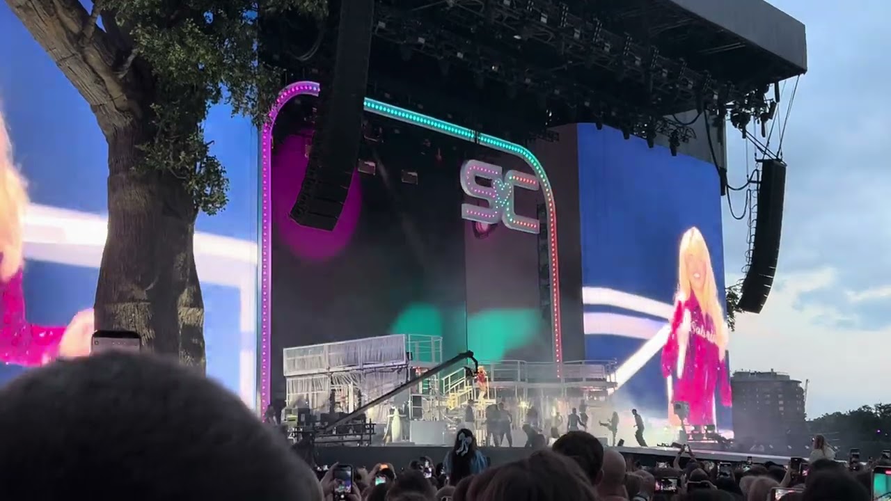 Sabrina Carpenter BTS Hyde Park 5/7/25 - Breaking News Intro + Busy Women