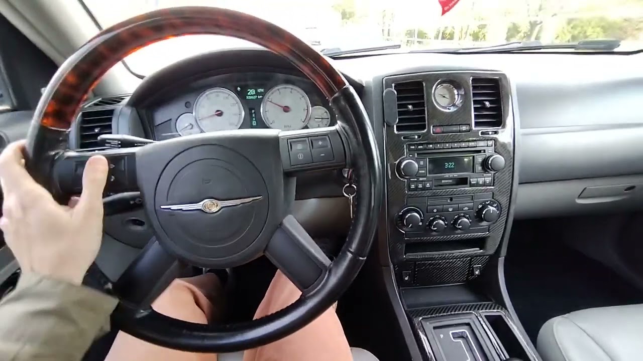 Chrysler 300C 5.7 HEMI Extreme City Driving POV