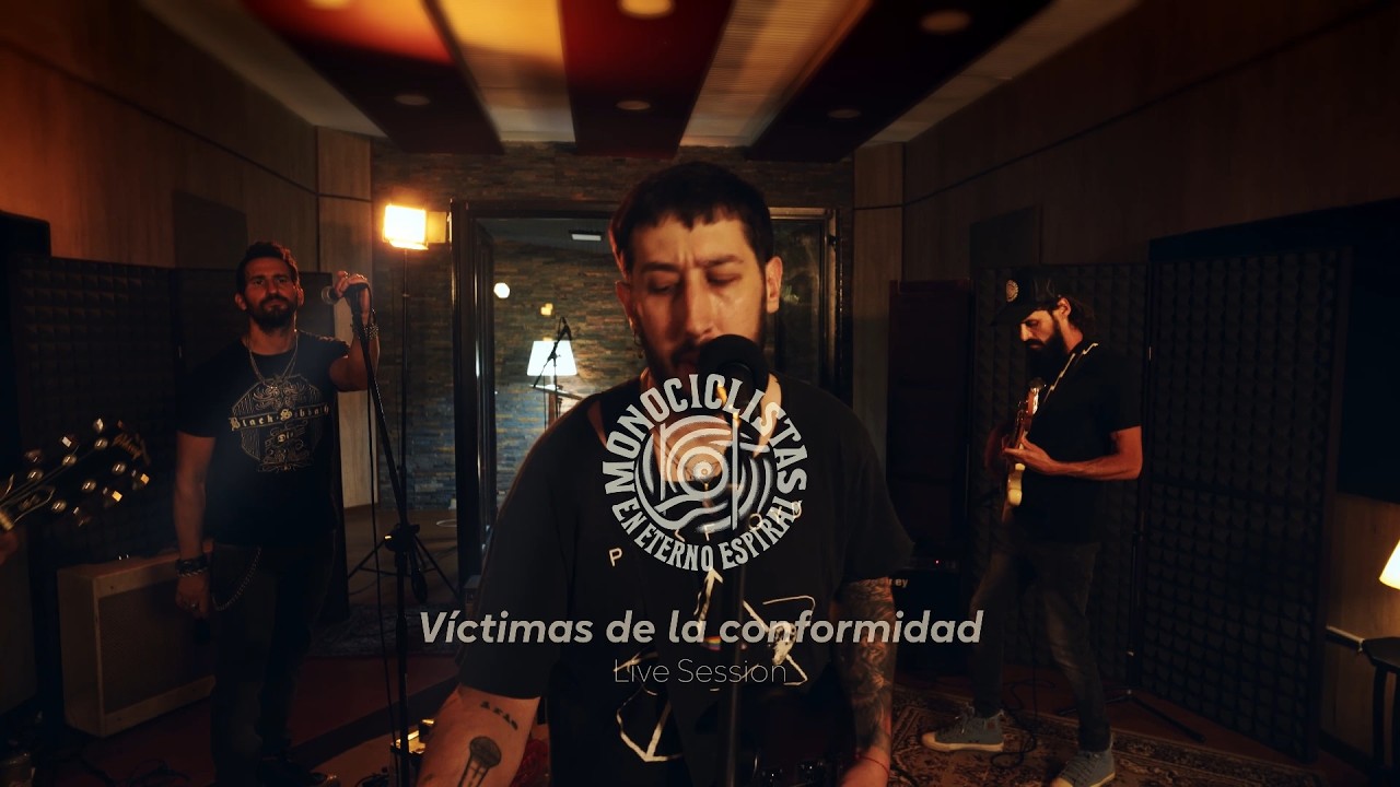 Monociclistas en eterno espiral - V&iacute;ctimas de la conformidad