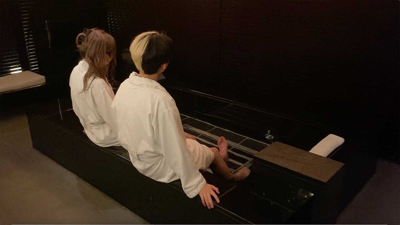 誕生日の前日、女の子と一緒に温泉に居ました