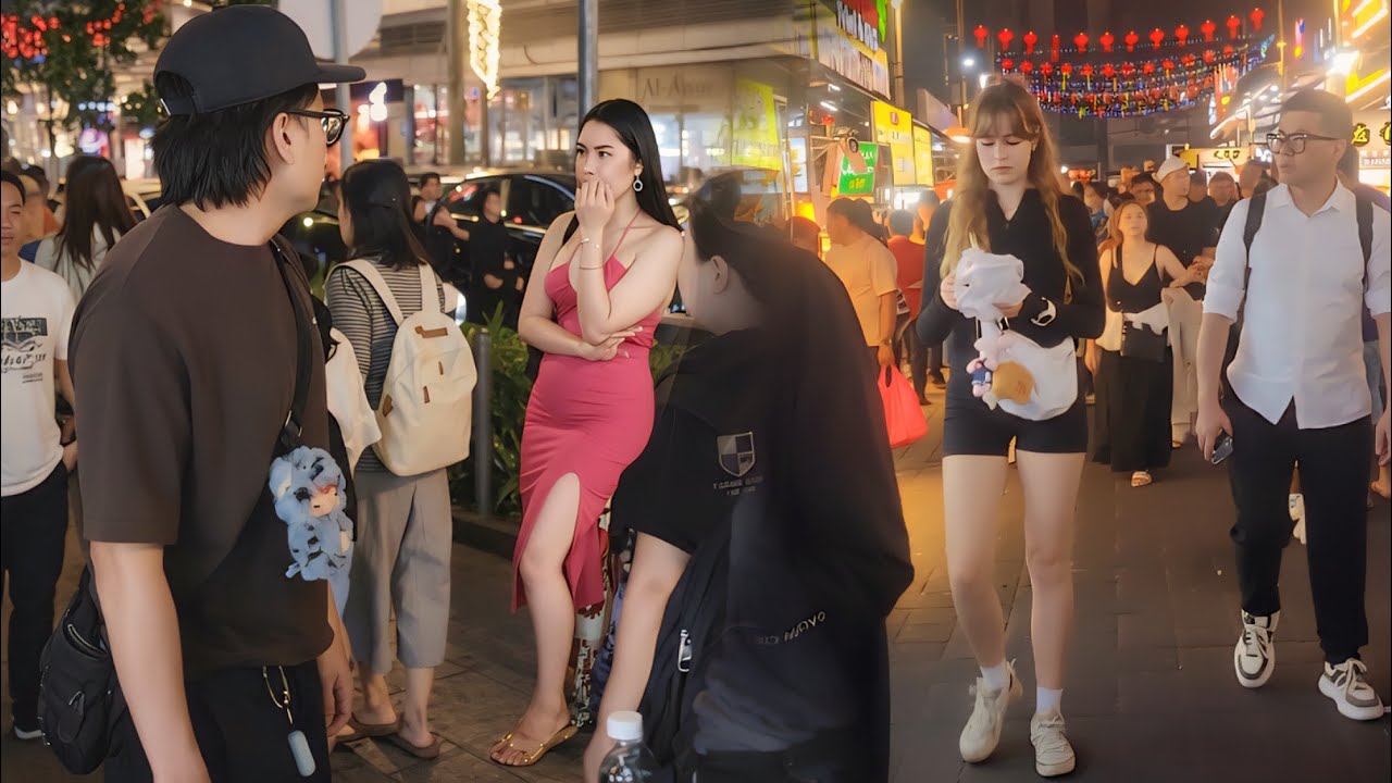 Kuala Lumpur Nightlife 🇲🇾 | Bukit Bintang & Jalan Alor Market Walk 