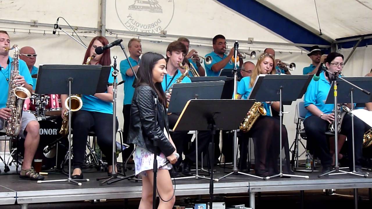 Tak jako slunečnice každ&yacute;m dnem.  UNI BIG BAND Vamberk.