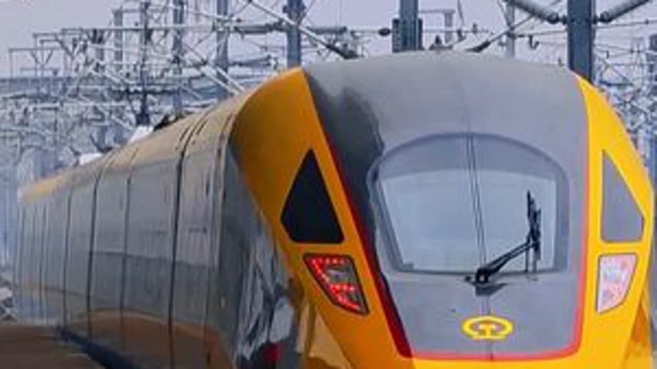英雄不问出处 复兴只踏新途 近距离欣赏金字复兴号CR400AF-J-2808高速综合检测列车的风采#铁道员带你看火车 #现场实拍