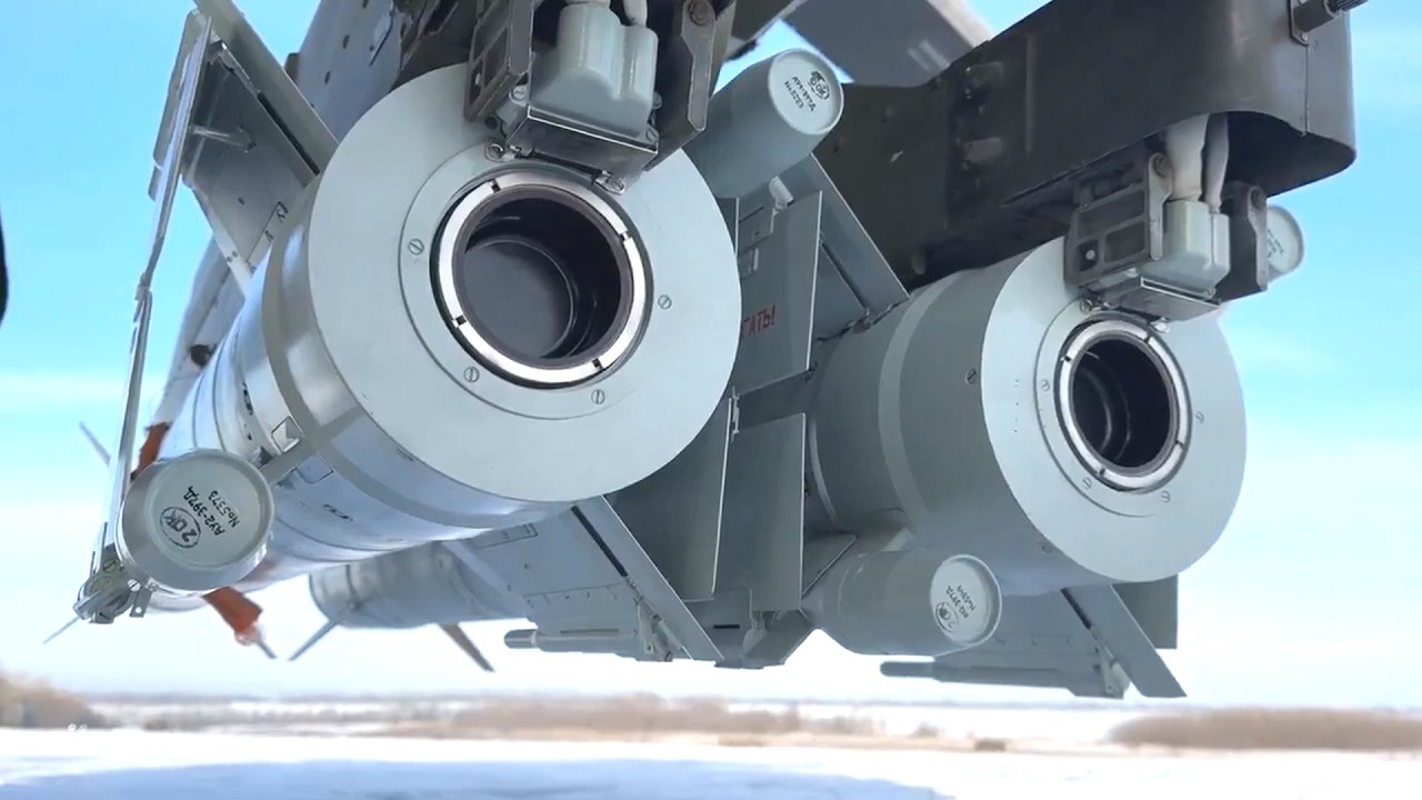 Полет вертолета Ми-28 России и пуск ракеты Х-39