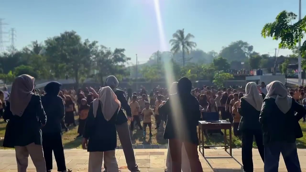 Senam bersama siswa/i SDN Leyangan #yourunissula #kampusterbaik #kampuskhairaummah #kampussemarang